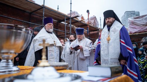 Епископ Павлово-Посадский Фома совершил чин закладки камня в основание храма равноап. Марии Магдалины на Сетуни