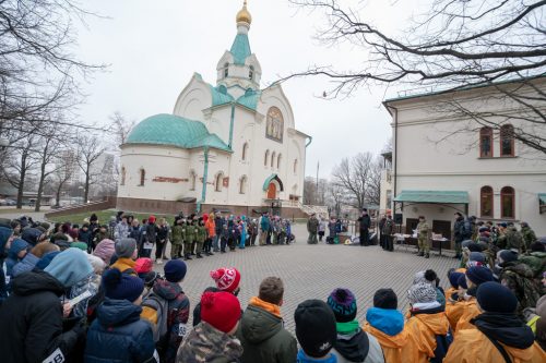 На территории храма святителя Иова на Можайском шоссе прошла игра «Патриоты России. Зимний биатлон»
