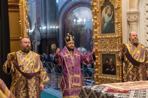 Епископ Павлово-Посадский Фома совершил Божественную литургию в Храме Христа Спасителя (+ фото)