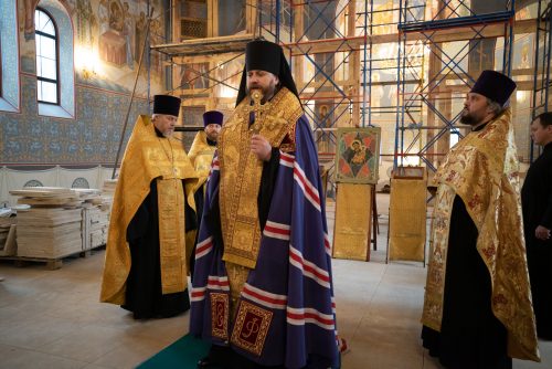 Молебен в храме Смоленской иконы Божьей Матери совершил епископ Павлово-Посадский Фома