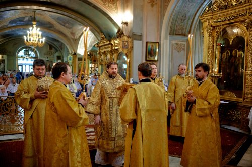 В праздник апостолов Петра и Павла епископ Фома совершил богослужение в Елоховском кафедральном соборе