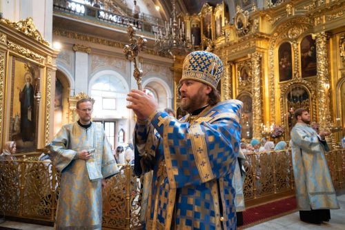 Литургию и молебен перед началом учебного года совершил епископ Фома в Богоявленском соборе