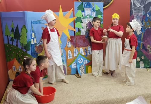 В храме Смоленской иконы Божией Матери состоялись театрализованные детские пасхальные представления