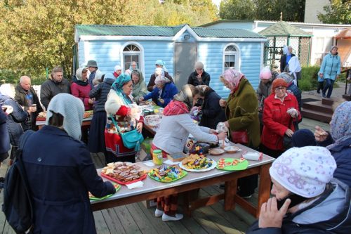 В праздник Рождества Богородицы в храме в Матвеевском прошла благотворительная ярмарка