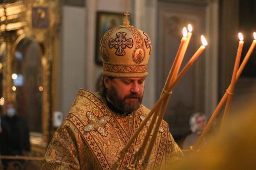 Епископ Павлово-Посадский Фома совершил Божественную Литургию в Богоявленском кафедральном соборе