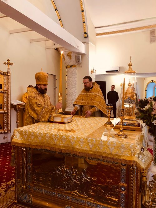 Епископ Фома совершил Божественную литургию в соборном храме благоверного Игоря Черниговского в Переделкине