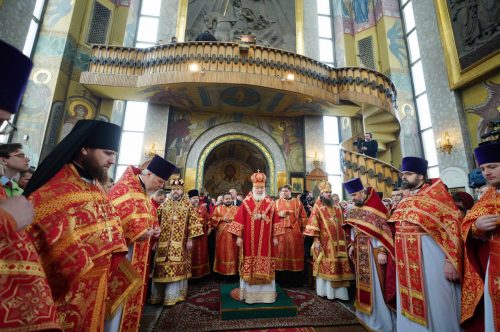 Архиепископ Фома в день памяти вмч. Георгия Победоносца сослужил за Литургией Патриарху Кириллу