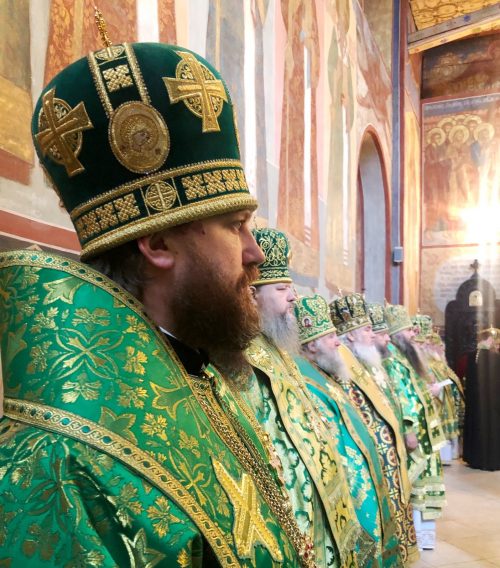 В день памяти преподобного Сергия Радонежского епископ Павлово-Посадский Фома сослужил Святейшему Патриарху в Успенском соборе Троице-Сергиевой лавры