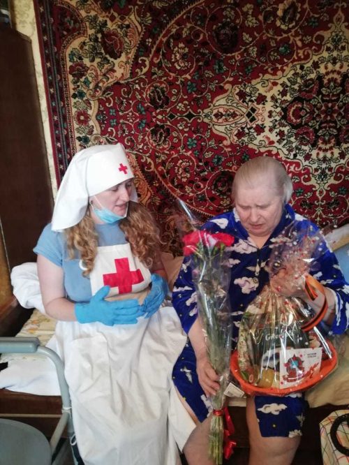 Волонтёры храма Рождества Пресвятой Богородицы в Крылатском посетили ветеранов