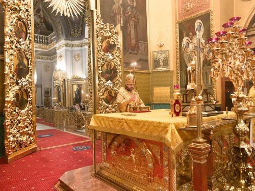 В Неделю 28-ю по Пятидесятнице епископ Павлово-Посадский Фома совершил литургию в Богоявленском соборе