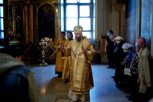 В канун Собора Пресвятой Богородицы епископ Павлово-Посадский Фома совершил Всенощное бдение в Богоявленском соборе