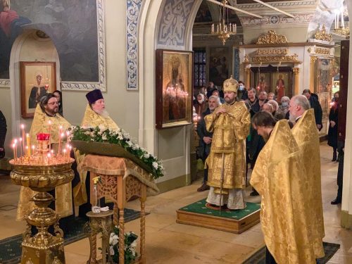 Епископ Павлово-Посадский Фома совершил всенощное бдение в храме свт. Николая в Хамовниках