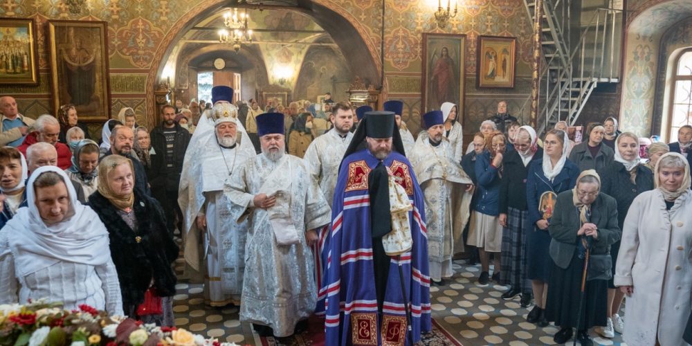 Епископ Фома возглавил Литургию в малый престольный праздник в храме Архангела Михаила в Тропарево