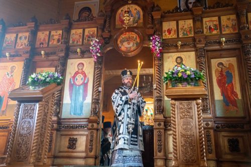 Литургию Преждеосвященных Даров совершил в храме преподобного Алексия, человека Божия архиепископ Фома