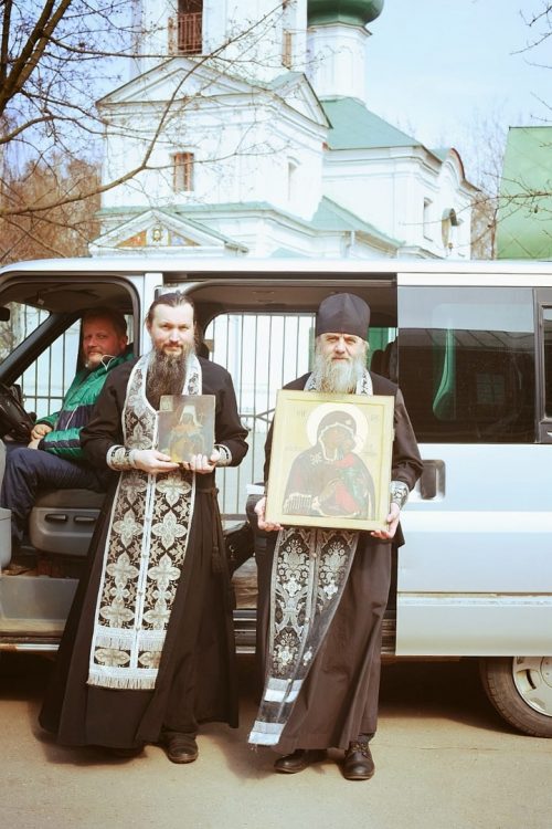 Крестный ход с Толгской иконой Божией Матери прошел вокруг района Очаково-Матвеевское