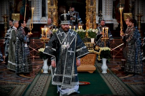 В канун Великой Субботы епископ Павлово-Посадский Фома совершил утреню с чином погребения в Храме Христа Спасителя