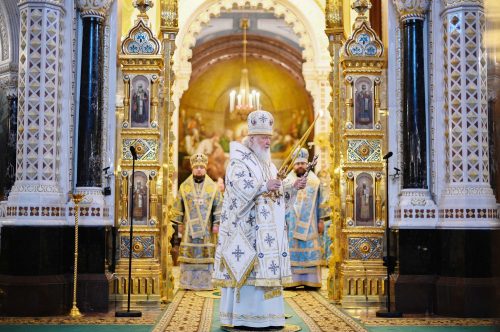 Епископ Фома сослужил Святейшему Патриарху в Храме Христа Спасителя за Божественной литургией для детей