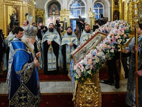 Епископ Фома сослужил Святейшему Патриарху за акафистом перед иконой иконой Божией Матери «Умиление», с которой Предстоятель совершил объезд Москвы