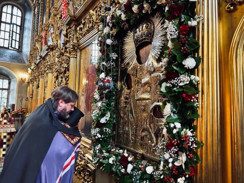 Всенощное бдение накануне дня памяти свт. Николая в храме в Хамовниках совершил архиепископ Фома