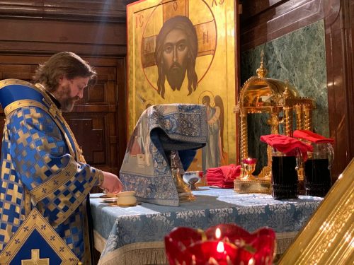 В праздник Сретения Господня архиепископ Фома совершил Литургию в Кафедральном соборном Храме Христа Спасителя