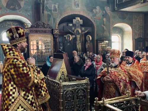 Литургию в храме Архангела Михаила в Тропарево совершил архиепископ Одинцовский и Красногорский Фома