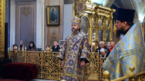 В праздник Похвалы Пресвятой Богородицы архиепископ Одинцовский и Красногорский Фома совершил Литургию в Богоявленском соборе