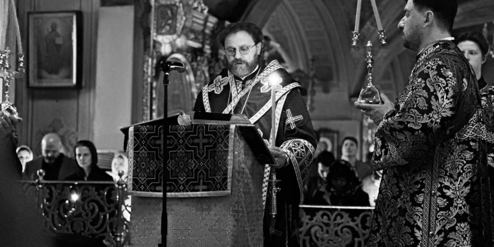 Архиепископ Фома совершил утреню Великого Пятка с чтением 12 Евангелий Святых Страстей Господа в Богоявленском соборе