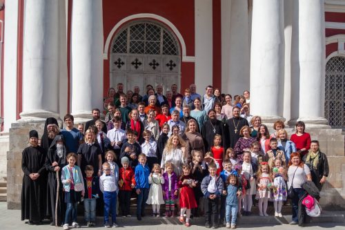 Архиепископ Одинцовский и Красногорский Фома посетил Пасхальный праздник в воскресной школе Богоявленского собора