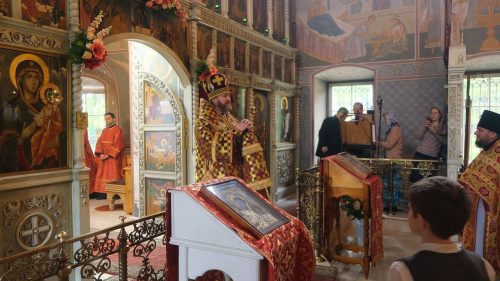Архиепископ Одинцовский и Красногорский Фома совершил Литургию в Никольском храме в селе Луцино