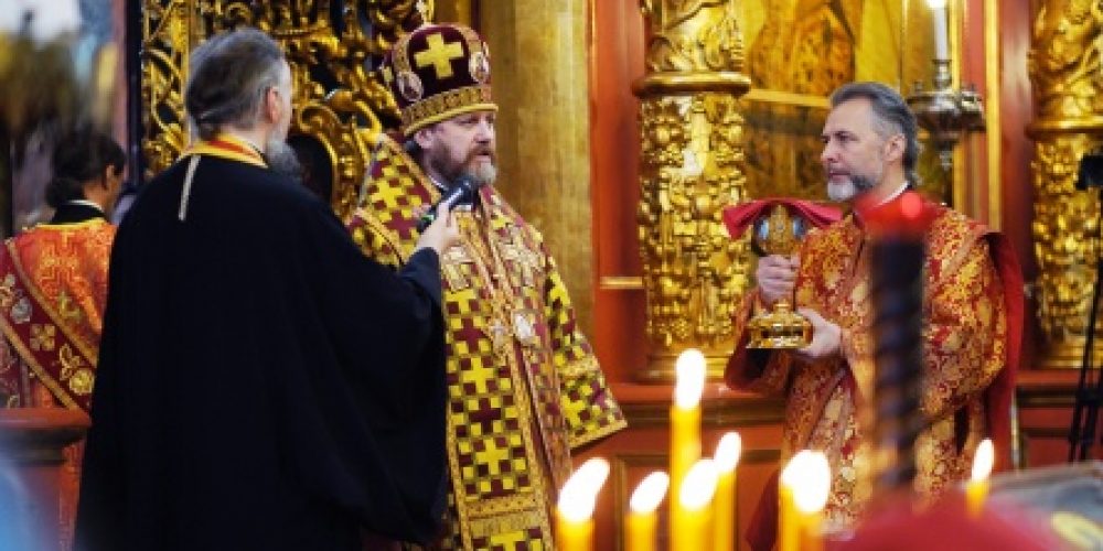 В день Радоницы архиепископ Фома сослужил Патриарху Кириллу за Литургией в Архангельском соборе Московского Кремля