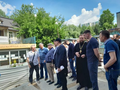 На строительной площадке храма Успения Пресвятой Богородицы в Матвеевском состоялось выездное совещание