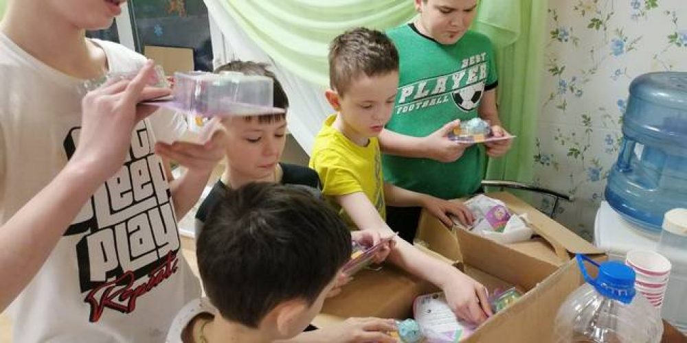 Волонтеры храма иконы «Знамение» в Кунцеве передали нуждающимся гуманитарную помощь