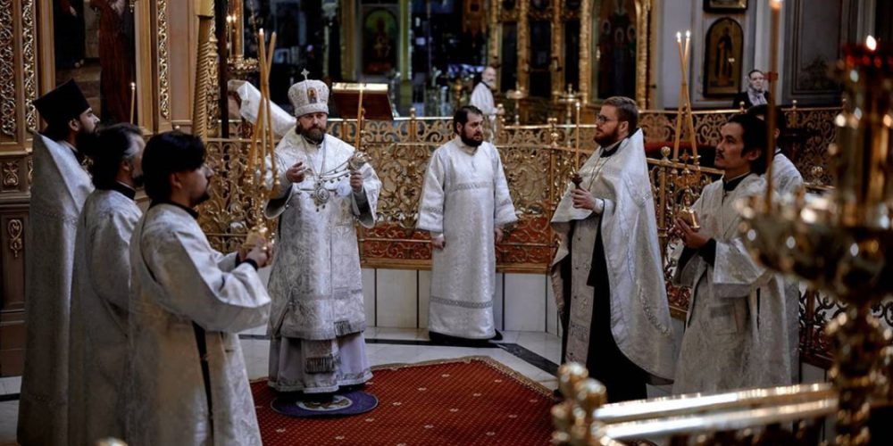Епископ Фома совершил всенощное бдение в Елоховском соборе