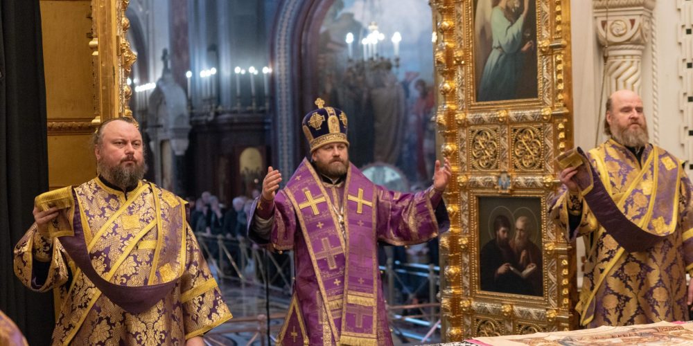 Епископ Павлово-Посадский Фома совершил Божественную литургию в Храме Христа Спасителя (+ фото)