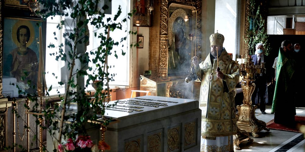 Епископ Фома совершил панихиду у гробницы Патриарха Алексия II