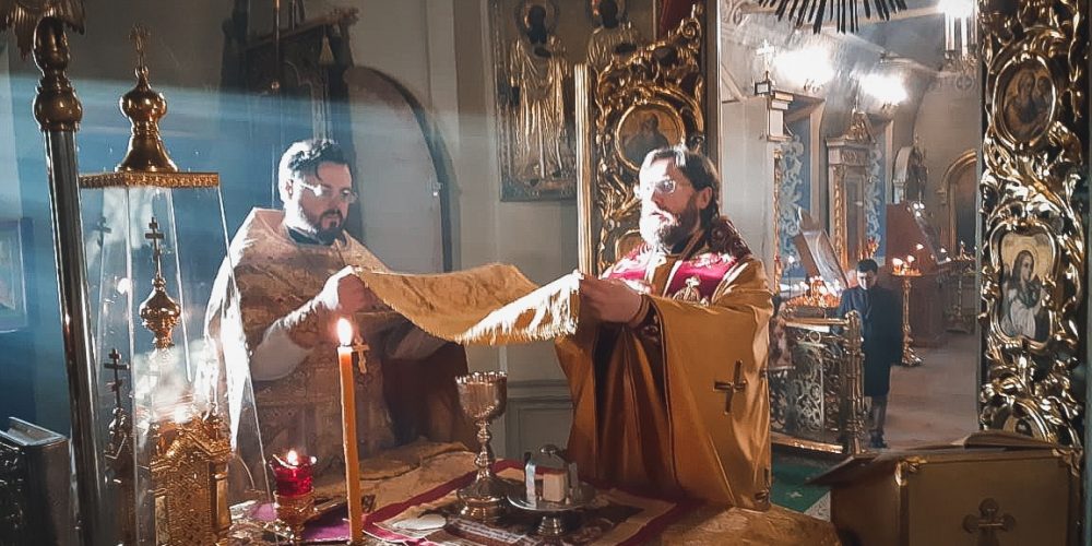 Епископ Фома совершил Божественную литургию в храме святителя Николая в Хамовниках