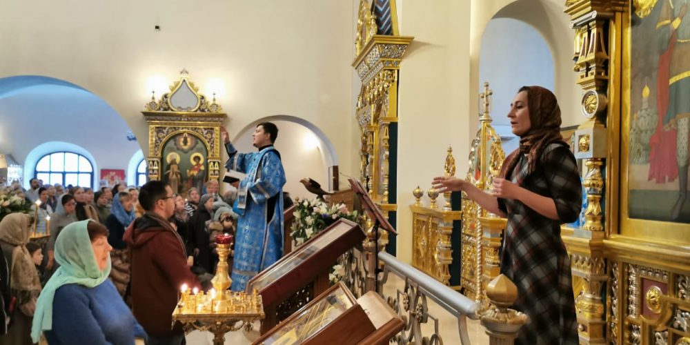 В праздник Сретения Господня в храме Александра Невского при МГИМО прошел День Глухих.