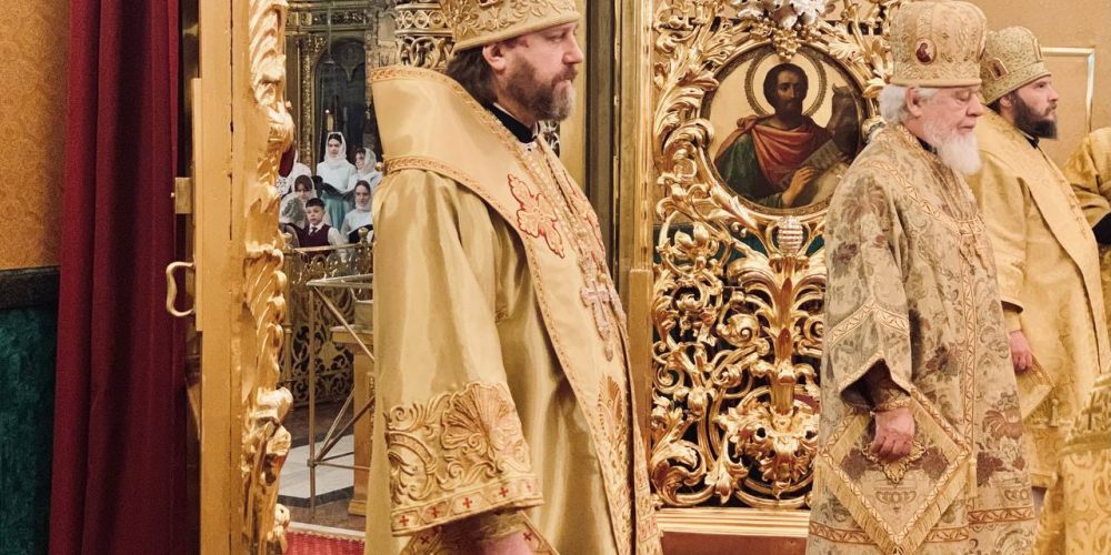 Литургию в Богоявленском соборе возглавил митрополит Самарский и Новокуйбышевский Сергий в сослужении архиепископа Фомы