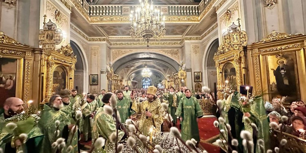 В праздник Входа Господня в Иерусалим архиепископ Фома совершил Литургию в Георгиевском соборе Одинцова