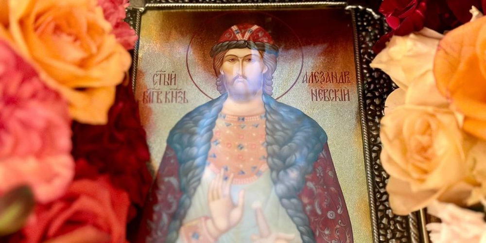 Владыка Фома сослужил митрополиту Каширскому Феогносту за Литургией в Троицком соборе Данилова монастыря