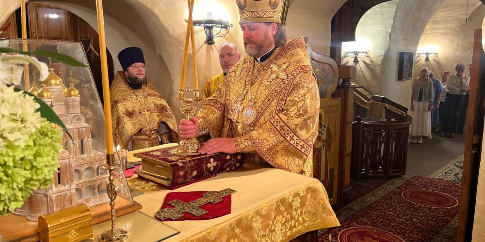 Архиепископ Фома совершил Великое освящение храма священномученика Петра Красногорского