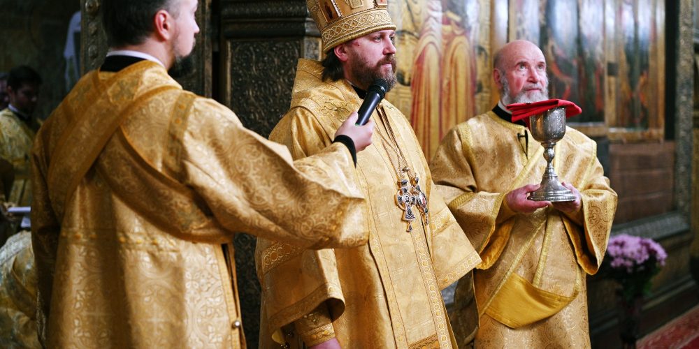 Епископ Фома сослужил Святейшему Патриарху Кириллу за Божественной литургией в Успенском соборе Московского Кремля