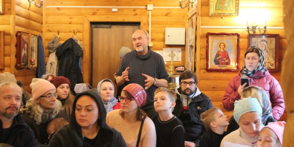 В воскресной школе при храме Успения Пресвятой Богородицы в Матвеевском прошли педсовет и родительское собрание