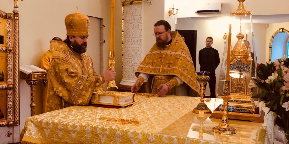 Епископ Фома совершил Божественную литургию в соборном храме благоверного Игоря Черниговского в Переделкине