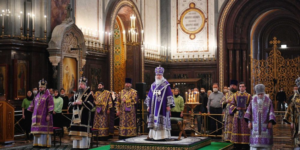 Епископ Фома сослужил Святейшему Патриарху в Храме Христа Спасителя