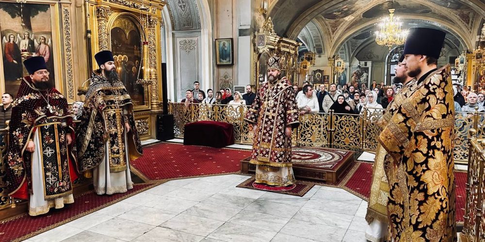 В Неделю 2-ю по Пасхе архиепископ Фома совершил Литургию в Богоявленском соборе