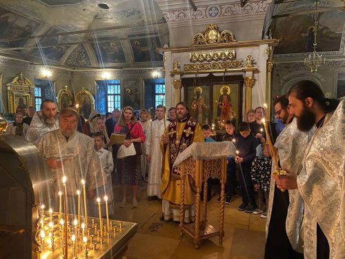 Архиепископ Одинцовский и Красногорский Фома совершил Литургию в церкви святителя Николая в Хамовниках