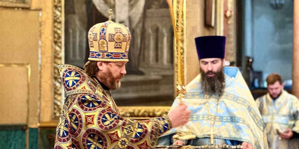 В праздник Успения архиепископ Фома совершил Литургию в Богоявленском кафедральном соборе