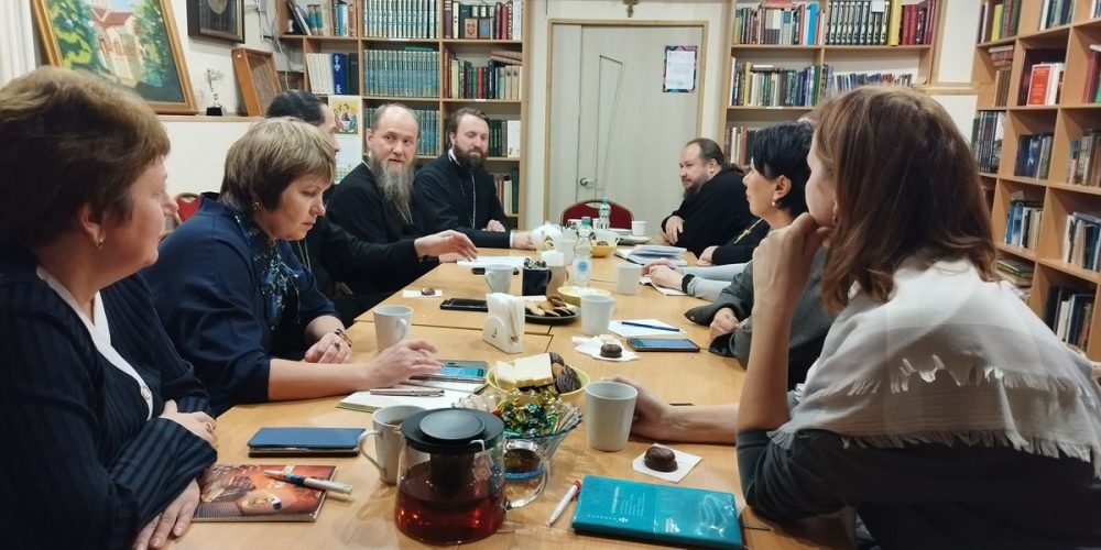 В храме преподобного Серафима Саровского в Кунцеве возобновлены беседы о православной вере
