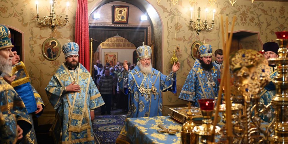 В праздник Казанской иконы Божией Матери епископ Фома сослужил Святейшему Патриарху в Казанском соборе на Красной площади